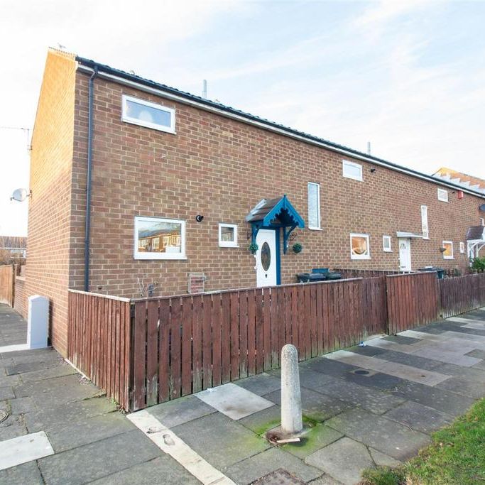 3 bedroom end of terrace house to rent - Photo 2