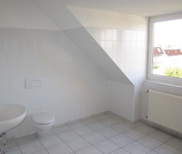 sanierte bzw. renovierte 3 Zimmer DG Wohnung in Adlershof mit Dachterrasse, offener Küche, Badewanne + Dusche - Photo 2