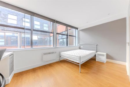 1 bedroom in a house share to rent - Photo 3