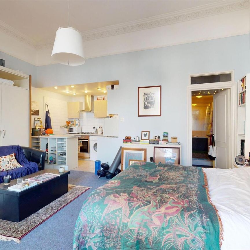 studio property to let - Photo 1