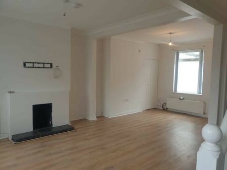 Partly Furnished 3 Bedroom Terrace - Photo 4