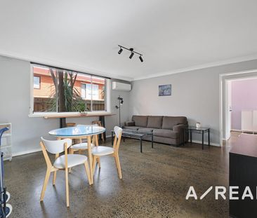 Fully Furnished, Move-In Ready – Stylish & Convenient Living! - Photo 2