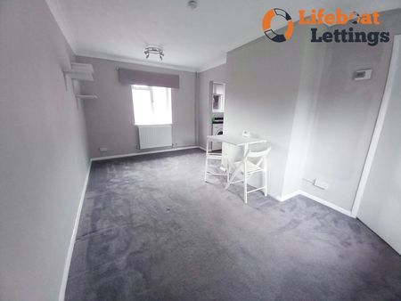 Wood Street, Gillingham - Photo 2