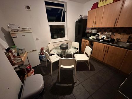 Room in a Shared House, Burley Road, LS4 - Photo 2