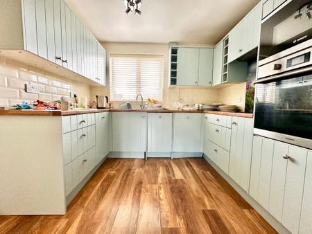 3 bedroom semi-detached house to rent - Photo 5