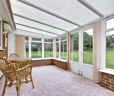 2 bedroom bungalow to rent - Photo 2