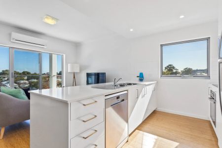 Light and bright with stunning views! - Photo 3