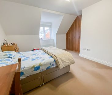 3 bed terraced house to rent in Denton Way, Langley, SL3 - Photo 3