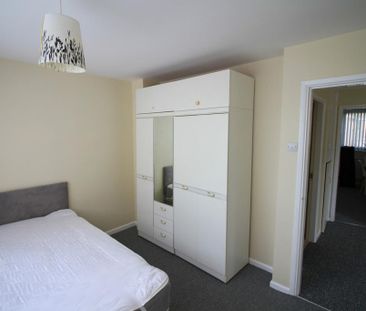 4 bedroom detached house to rent - Photo 6