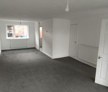 3 bedroom end of terrace house to rent - Photo 3