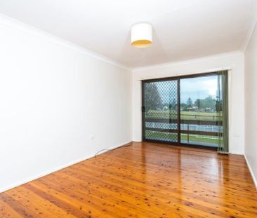 Two bedroom unit - 6 month lease only - Photo 4