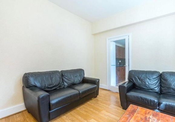 4 bedroom terraced house to rent - Photo 1