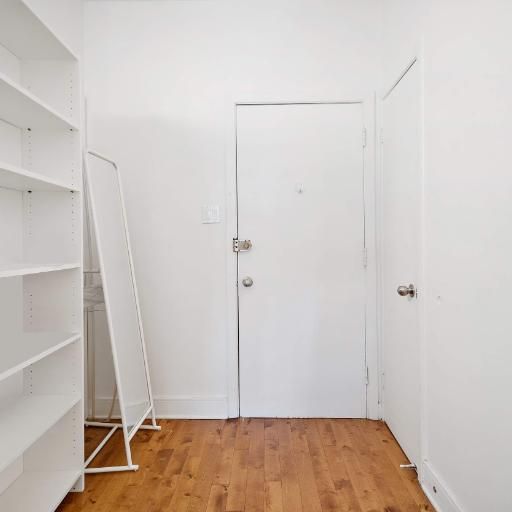 GHETTO MCGILL- 4 ½ RÉNOVÉ & MEUBLÉ – 2 CHAMBRES FERMÉES - Photo 1