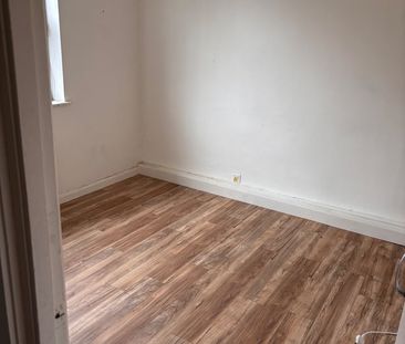 1 Bed Flat, York Road, IG1 - Photo 3