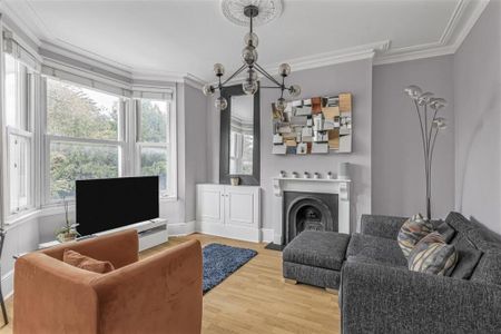 2 Bed Flat, Fulham Palace Road, SW6 - Photo 2