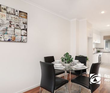 Stylish Three-Storey Townhouse in Prime Location! - Photo 5