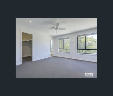 Exquisite Modern 2-Story Residence – Modern Comfort and Style - Photo 3