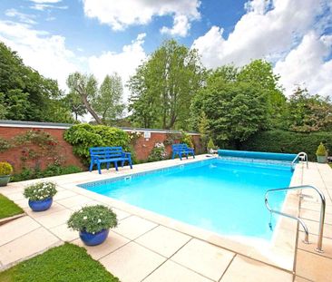 A beautifully positioned and spacious two double bedroom apartment ... - Photo 4