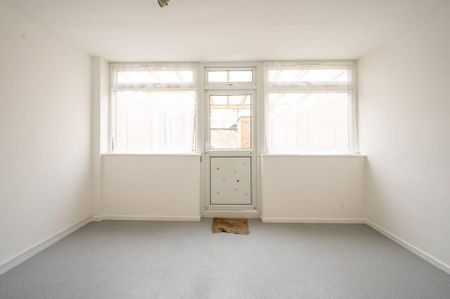 4 bedroom terraced house to rent - Photo 3