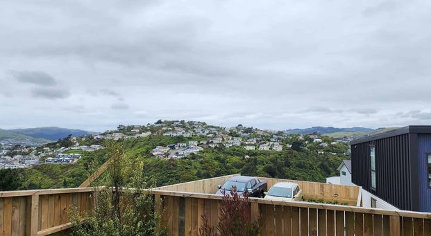 Near new, Sunny 3 Bed (Corner unit with Courtyard) - Photo 1