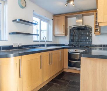 2 bedroom semi-detached house to rent - Photo 4