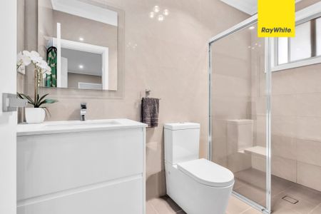 A modern home in a blue-chip neighborhood - Photo 3