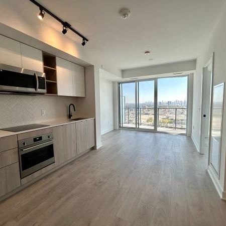 ETOBICOKE CONDO - Toronto Skyline View! - Photo 3