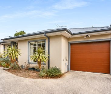 Lifestyle, Location & Alfresco Charm in Leafy Frankston South - Photo 1