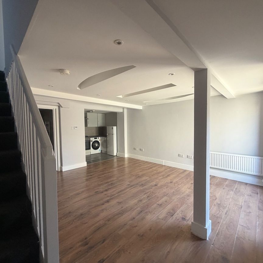 2 Bed Flat, Colina Mews, N15 - Photo 1