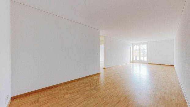 Panoramic apartment with water view - Photo 1