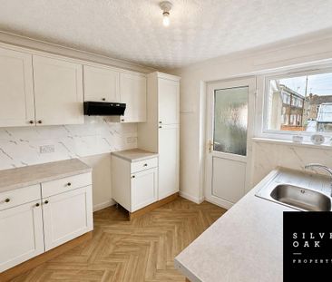 3 bedroom terraced house to rent - Photo 4