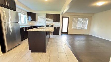 For Lease - 46 Kilmarnock Crescent, Whitby, Ontario - Photo 4