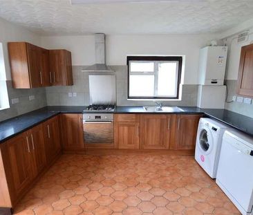 Third Crescent, Slough, SL1 - Photo 1