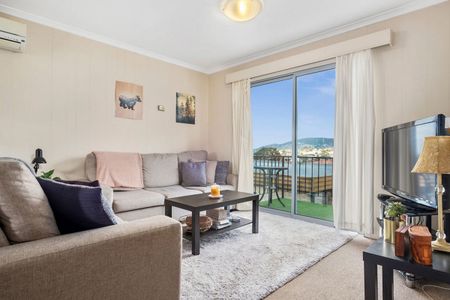 Two bedroom apartment with great views - Photo 2