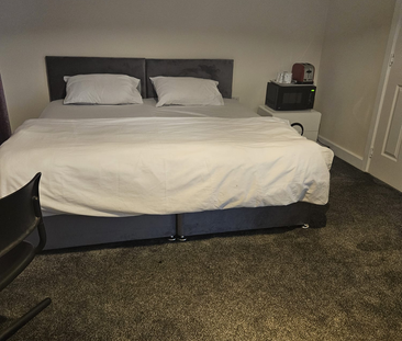 1 bedroom in a house share to rent - Photo 5