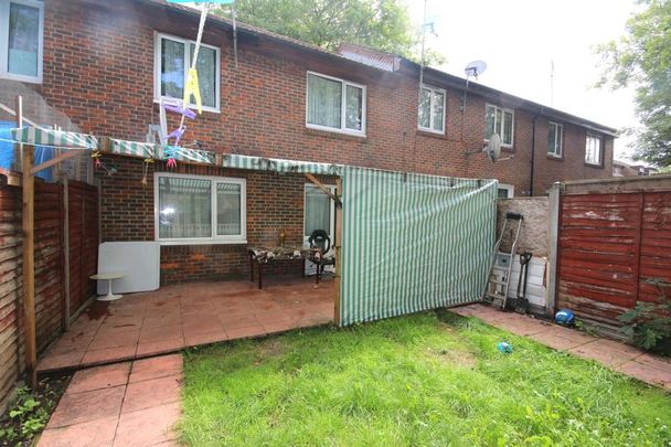 3 bedroom terraced house to rent - Photo 1