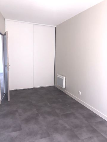 T2 BIS 62.67 m² CENTRE VILLE AMPLEPUIS - Photo 3