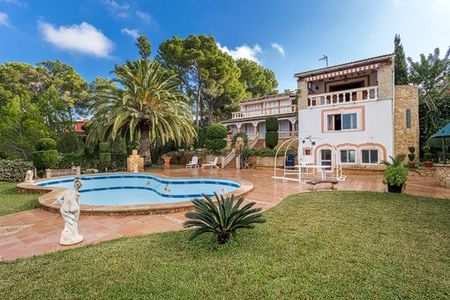 Large villa in the residential area of Nova Santa Ponsa - Photo 5