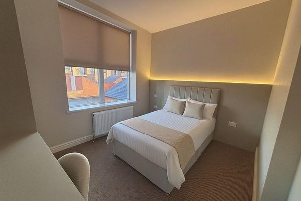 8 bedroom house of multiple occupation to rent - Photo 1