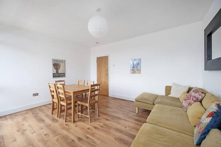 4 bedroom flat to rent - Photo 3