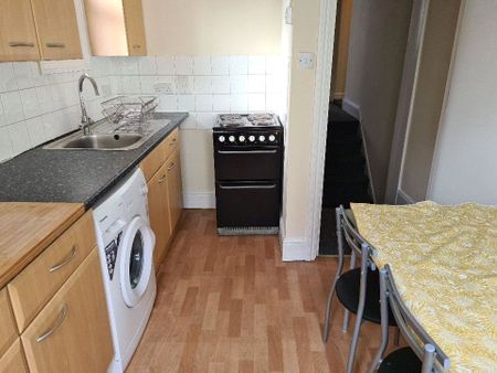 3 bedroom apartment to rent - Photo 2