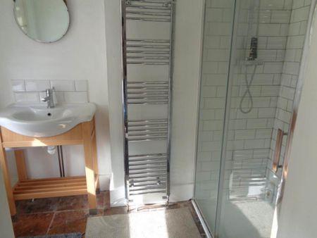 1 bedroom in a house share to rent - Photo 5