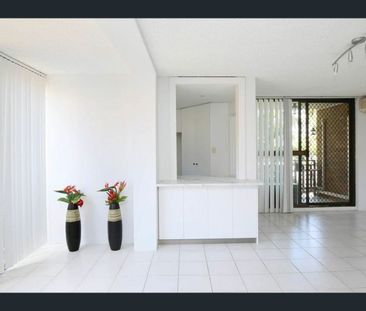 2/52 London Road, Clayfield, Qld 4011 - Photo 3