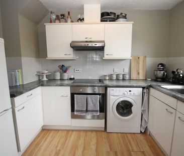 2 bed Flat for rent - Photo 4