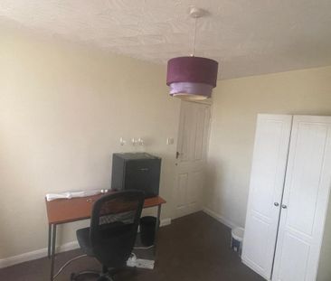 1 bedroom in a house share to rent - Photo 5
