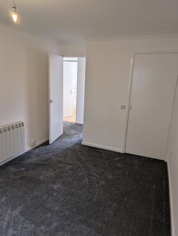 2 bedroom terraced house to rent - Photo 2