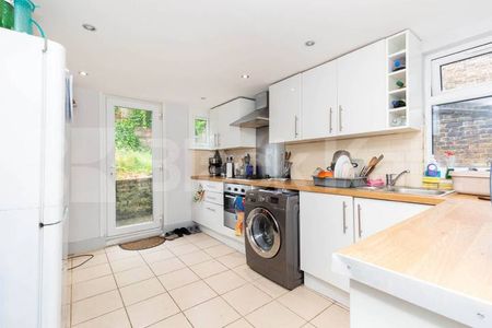 Large 6 bedroom house with 2 bathrooms and close to Archway Station - Photo 5