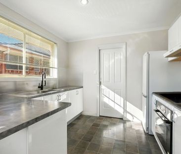 Sun-filled Two Bedroom Villa - Photo 5