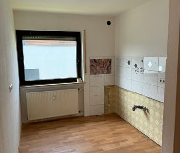 EITORF, schöne 3-Zimmerwohnung, ca. 70 m² Wfl., Balkon, zentrale Lage, Keller, Gäste-WC + Stellplatz - Foto 3