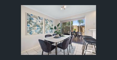 Spacious, Light Filled Townhouse in Daisy Hill - Photo 3